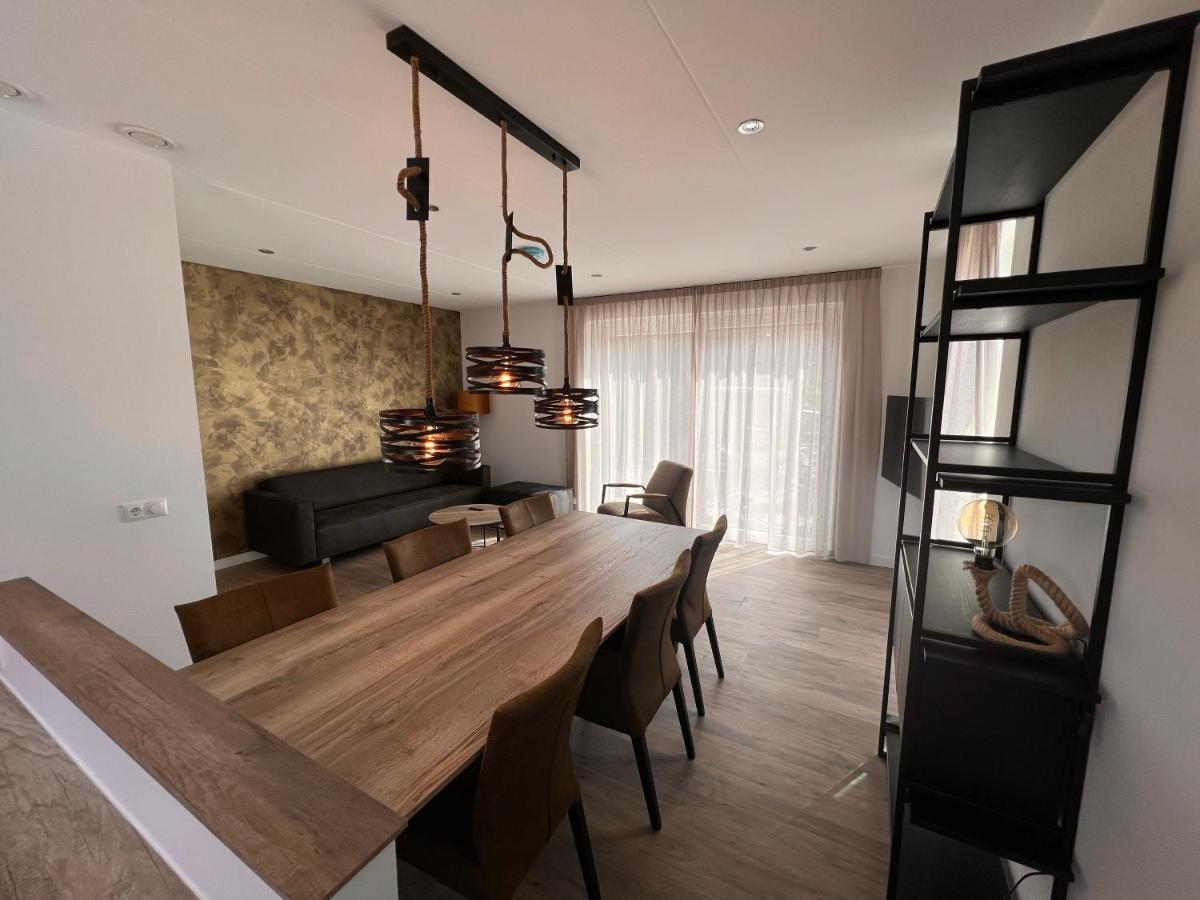 Luxe Villa Op Vakantiepark De Koorn-Aar دِن بورِخْ المظهر الخارجي الصورة